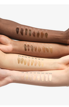 Cargar imagen en el visor de la galería, Pre orden: Glossier Stretch Fluid Foundation for Buildable Coverage