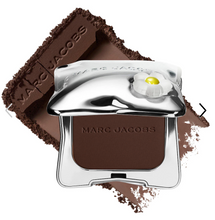 Cargar imagen en el visor de la galería, Pre orden: Marc Jacobs Beauty Legally Bronze Talc-Free Blurring Powder Bronzer