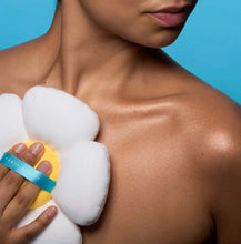 Cargar imagen en el visor de la galería, Pre orden: FENTY BEAUTY BY RIHANNA Fairy Bomb Smurfette Daisy Flower Shimmer Puff
