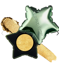 Cargar imagen en el visor de la galería, Pre orden: Marc Jacobs Beauty  Born Star Cream-to-Powder Long-Wear Eyeshadow
