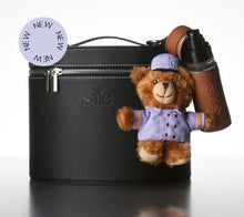 Cargar imagen en el visor de la galería, Pre orden: Saie THE BELLHOP BEAR KEYCHAIN
